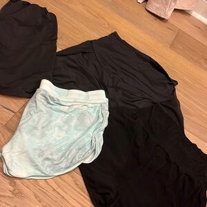 Bundle of maternity shorts all size large. 4 pair